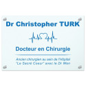 Plaque en plexiglas blanc avec texte bleu