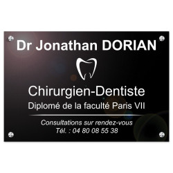 Plaque en plexiglas noir avec texte blanc