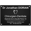 Plaque en aluminium noir avec texte blanc