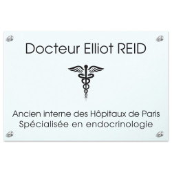 Plaque en plexiglas blanc avec texte noir